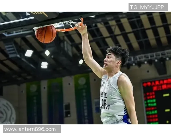 余嘉豪的成长之路：从少年篮球梦到职业生涯的辉煌成就